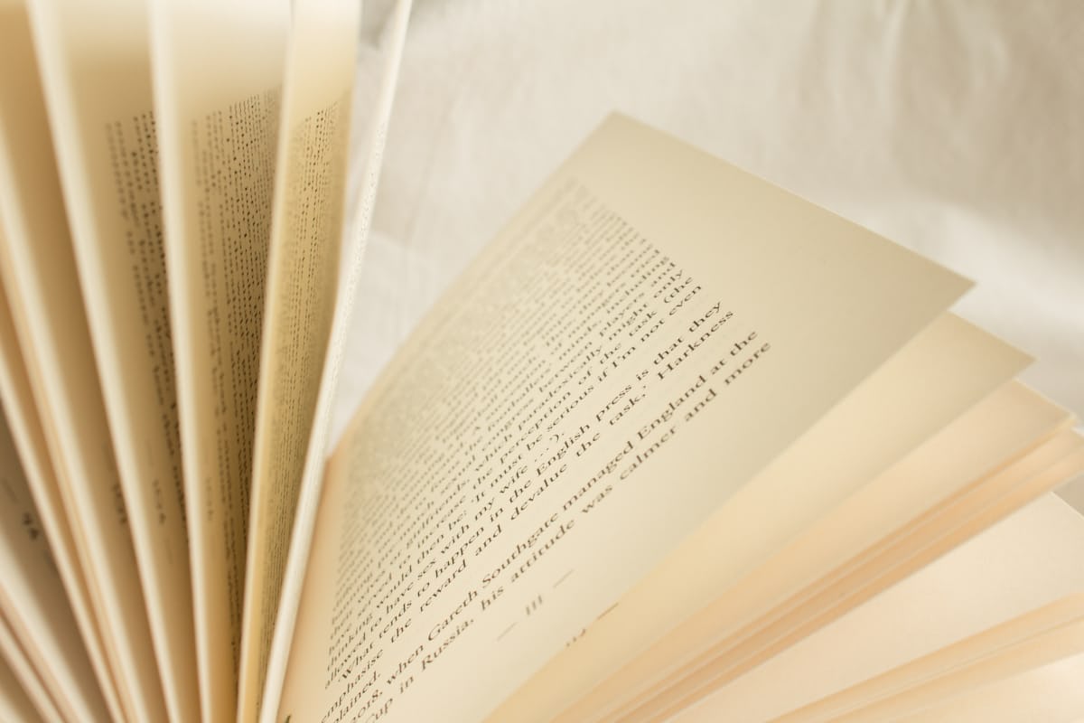 Opalbook Works könyves illusztráció